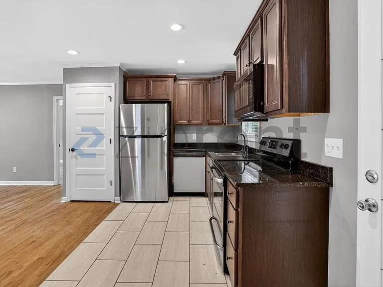 1404 Lockwood Dr SW — Photo 13