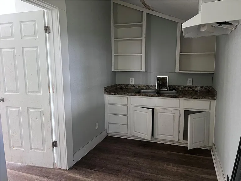 521 W Caney St — Photo 4