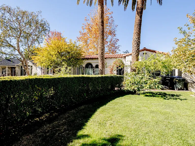 227 Oleander Ave — Photo 3