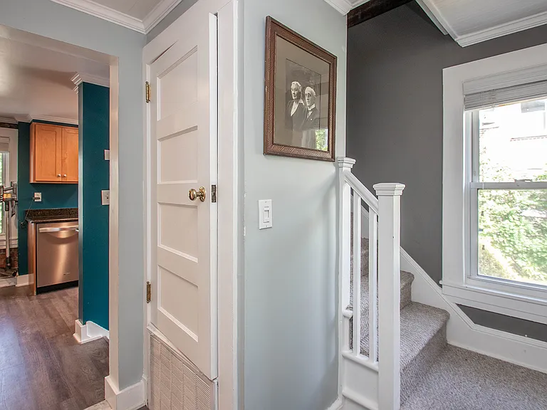 198 Grasmere Ave — Photo 6