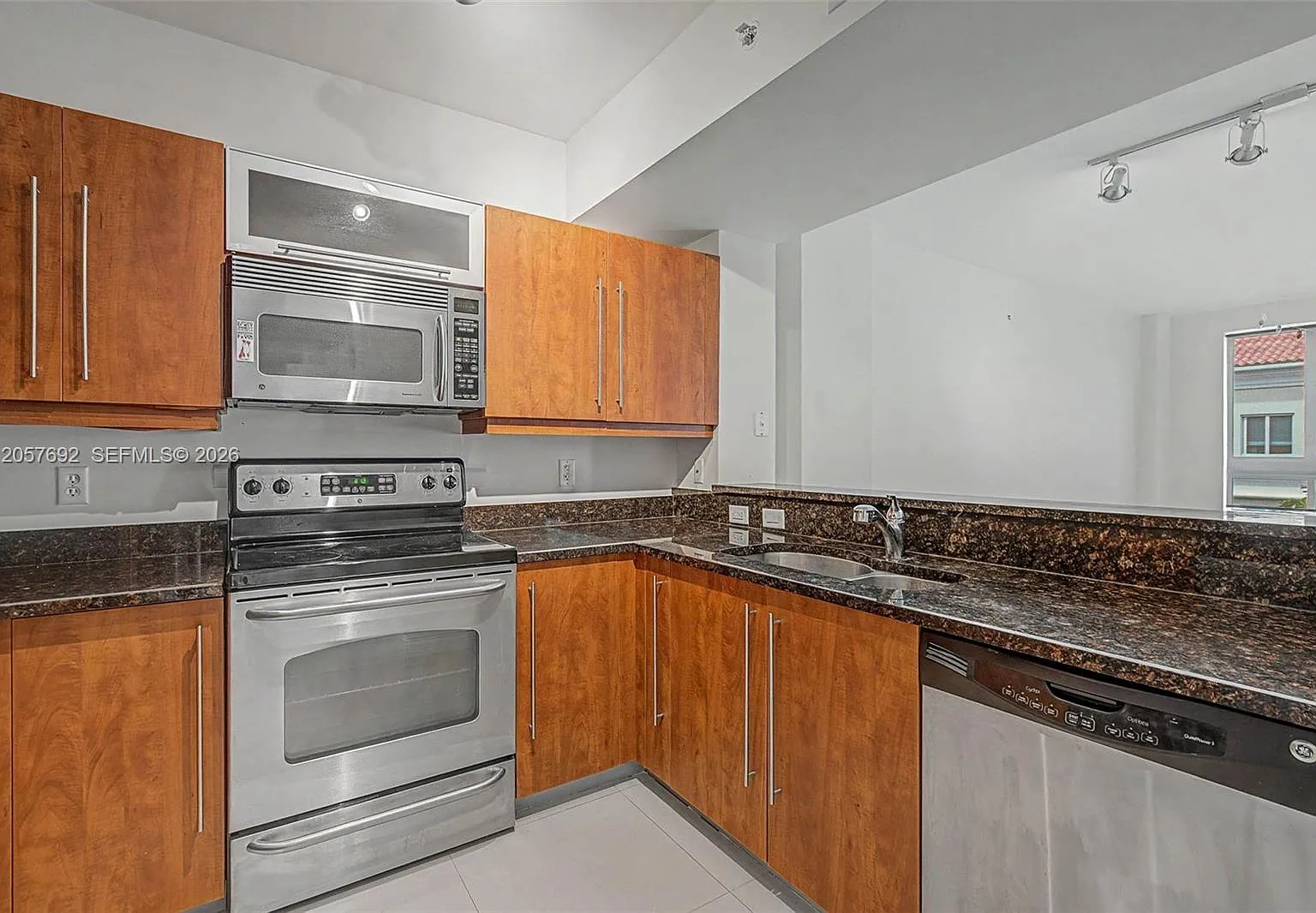 Toscano Condo — Photo 4