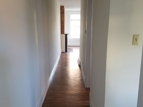 4th image of 240 1/2 W Hubbard Ave