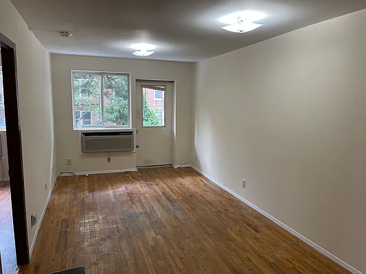 Rented by 18 REALTY | media 20