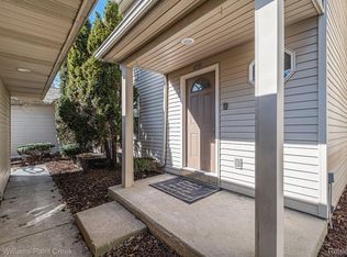 4891 Oak Hill Dr, Waterford Township, MI