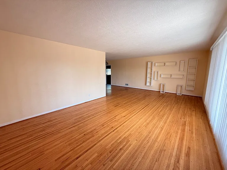 1818 Washington St NE — Photo 3
