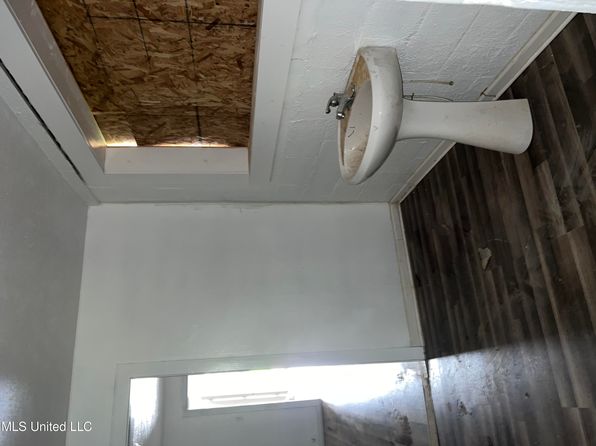 jackson-mississippi-440881252 picture