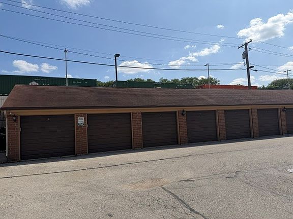 2nd image of 105 W Saint Charles Rd APT 201