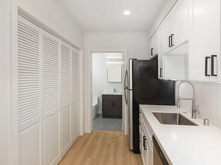 839 Broderick St #890R — Photo 6