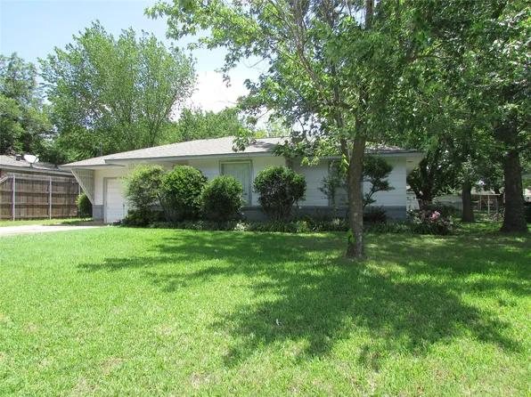 1104 Fair Ave, Gainesville, TX 76240