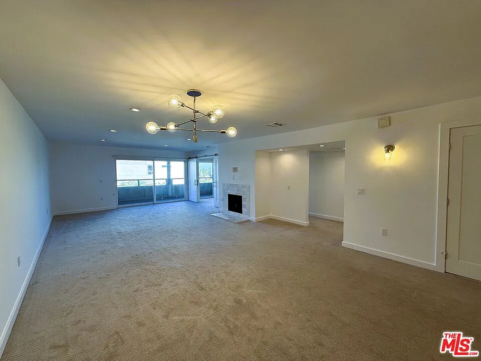2 bed, 2.0 bath, 1419 sqft, $5,300 — Photo 2