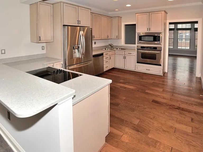 103 Washington Square Ct — Photo 16