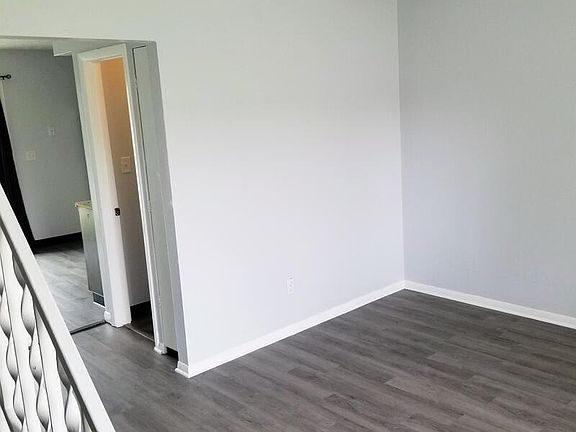 3rd image of 4050 Carlton Ave