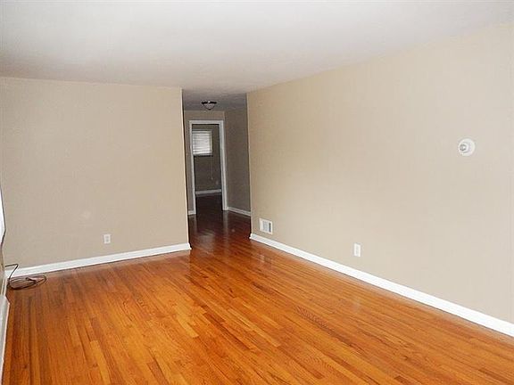 4th image of 953 Marion Ave