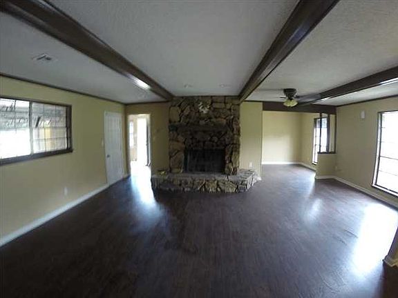 3rd image of 3219 Windwood Dr