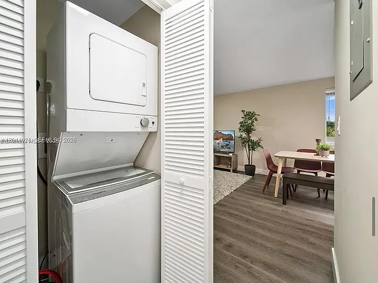 2311 Scott St #2 — Photo 6