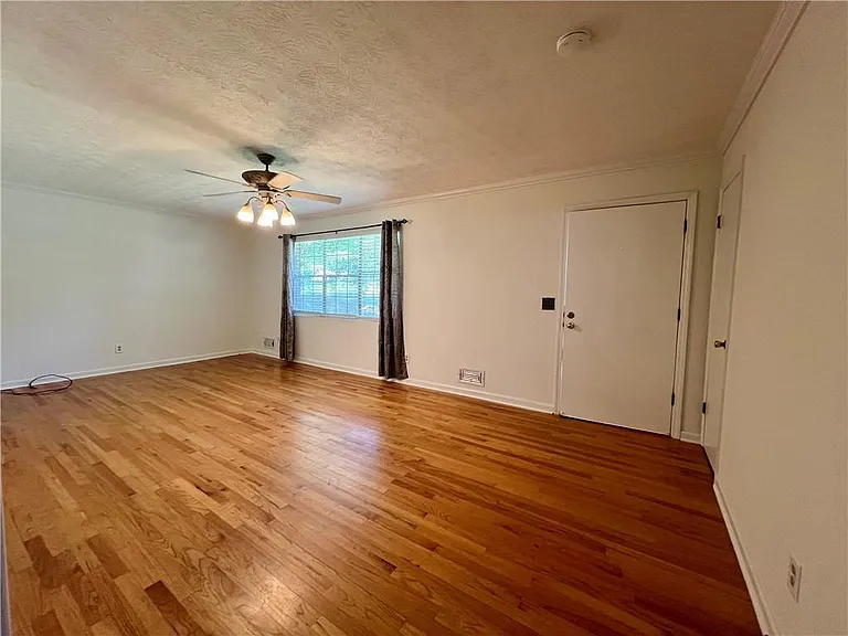 6695 Courtney Dr — Photo 5