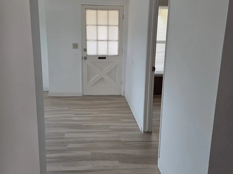 1460 Lassiter Dr — Photo 2