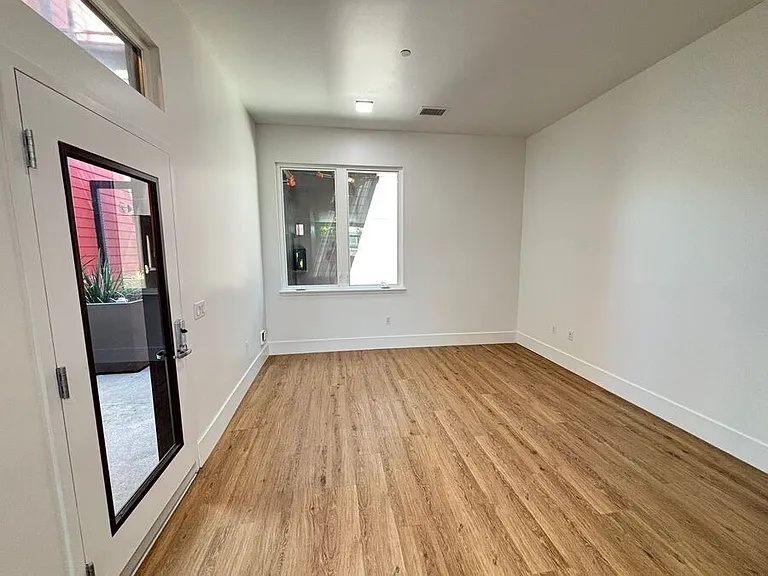 1549 32nd St #106 — Photo 7