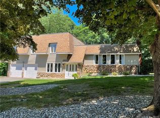 272 Kennedy Rd, Manchester, CT 06042