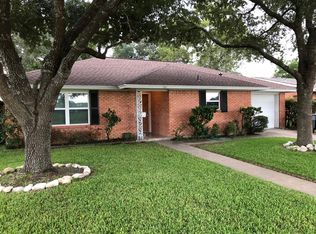 705 E Locust Ave, Victoria, TX 77901