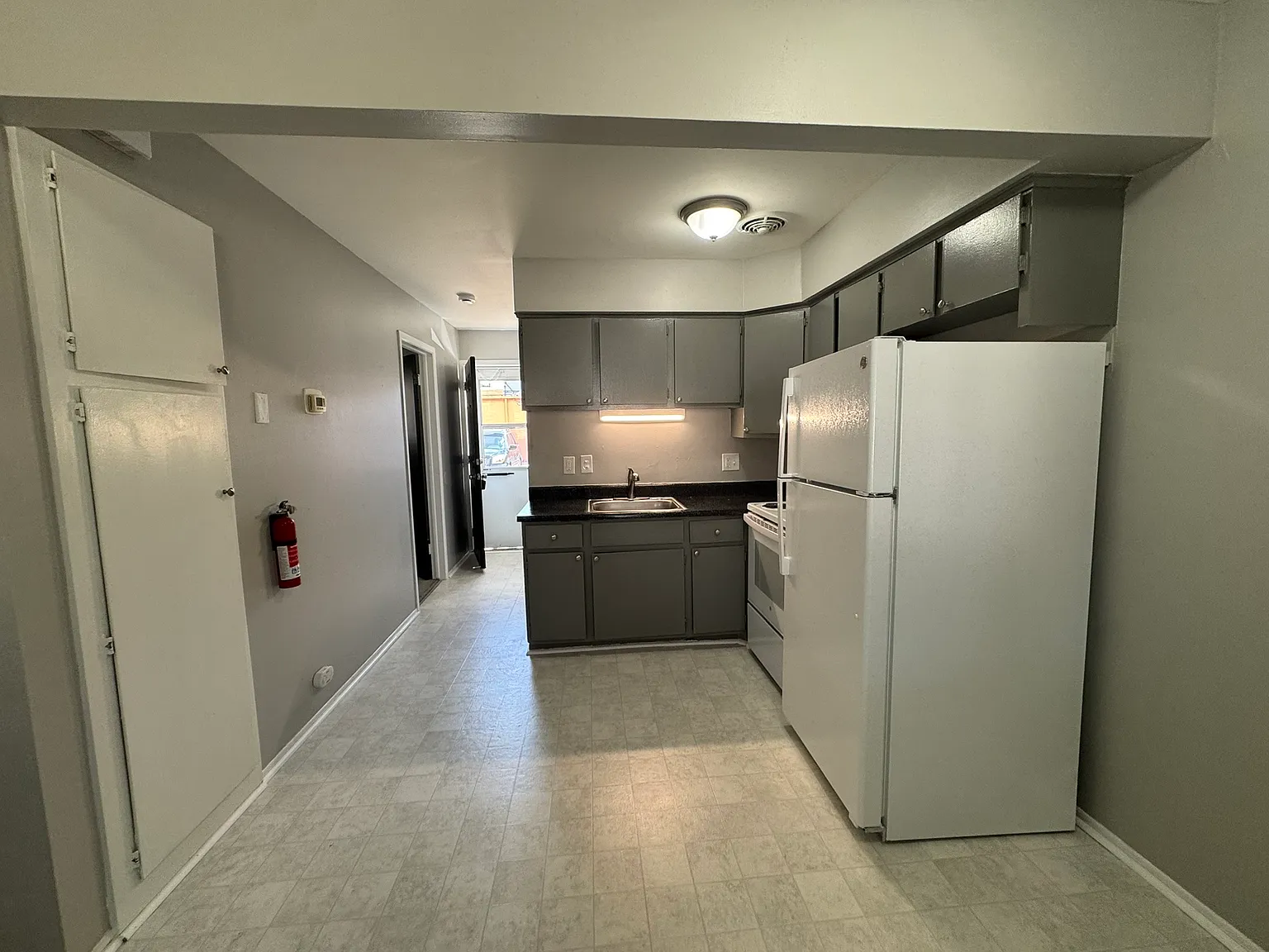 4059 Longtin Avenue - 3 — Photo 4