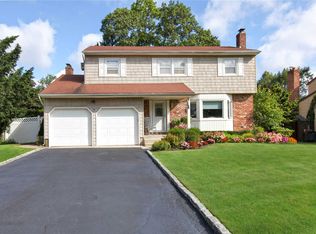 9 Torlen Ct, Hauppauge, NY 11788