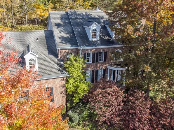 2 Forest Glen Dr, Pittsburgh, PA 15228