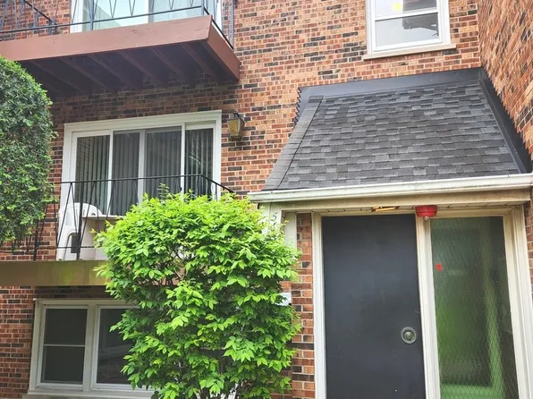 5631 6th Ave APT 2C, Countryside, IL 60525