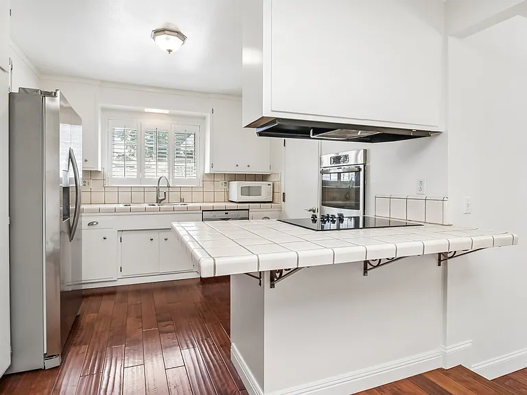 987 Camellia Way — Photo 8