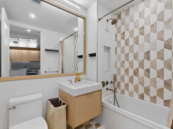 29-18 41st Avenue image 11 of 23