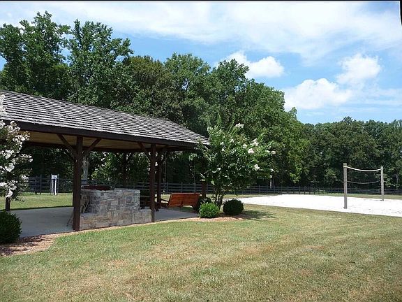 3rd image of 15 The Village Dr