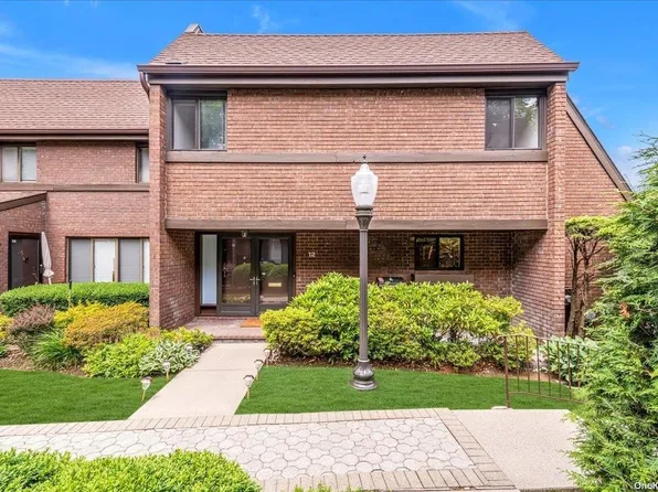 12 Fox Ridges #12, Roslyn, NY 11576