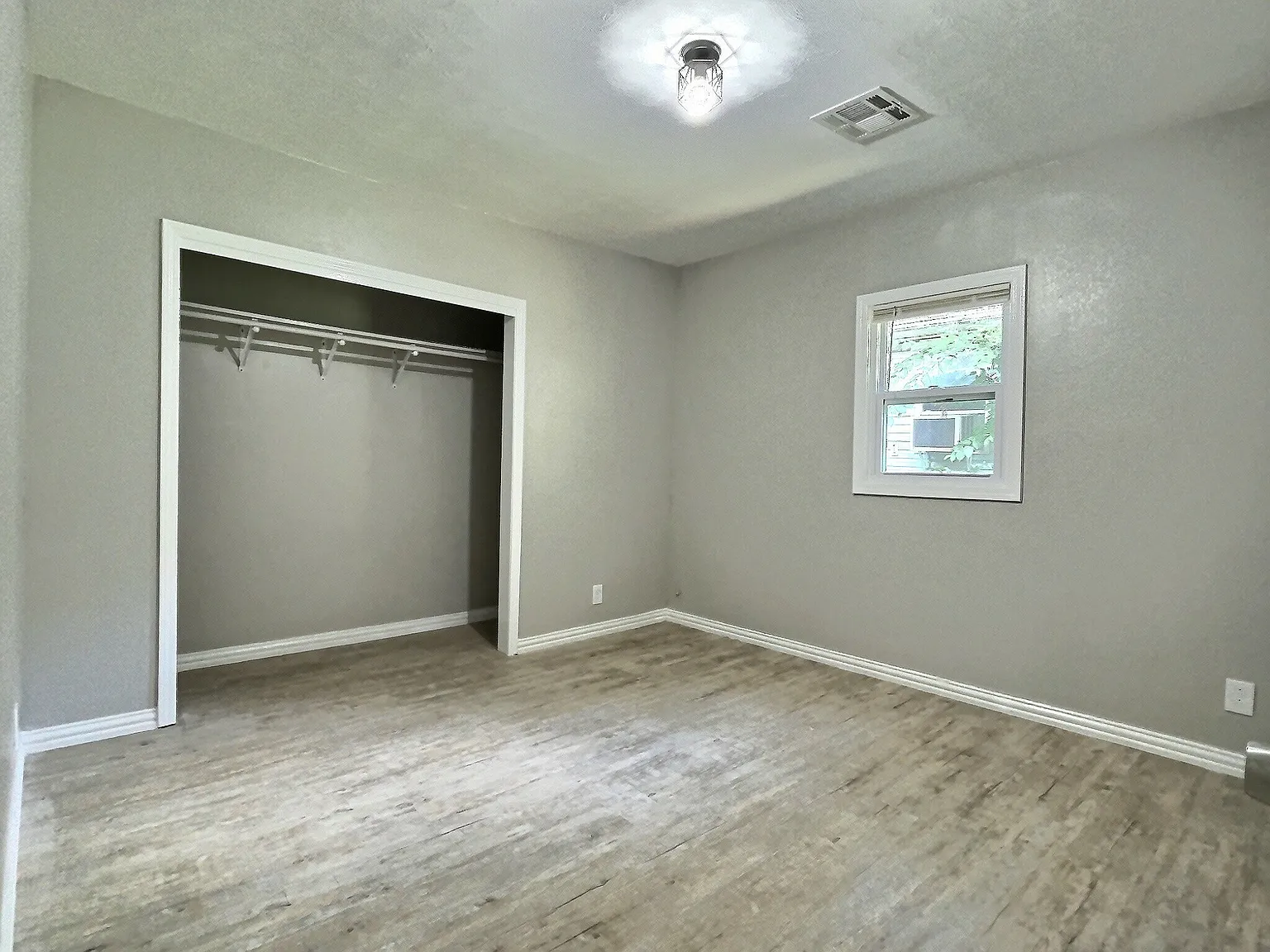 2 bed, 800 sqft, $965 — Photo 4