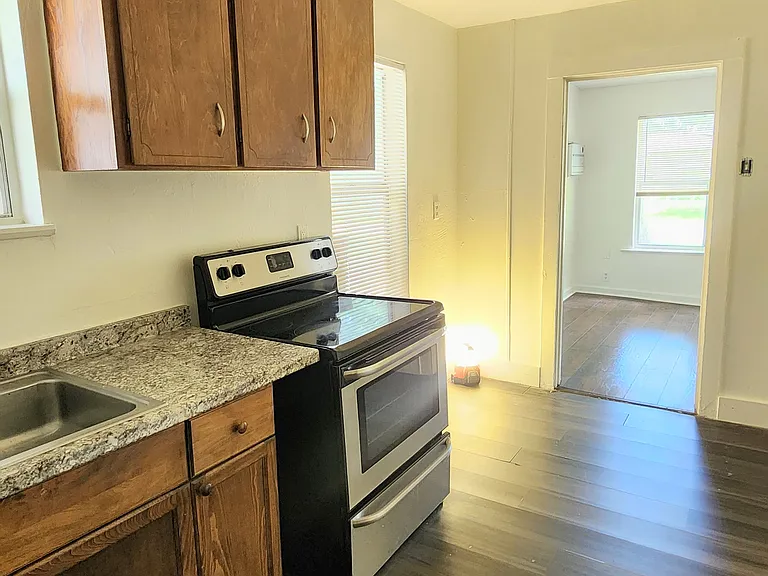 221 Short St #1 — Photo 12