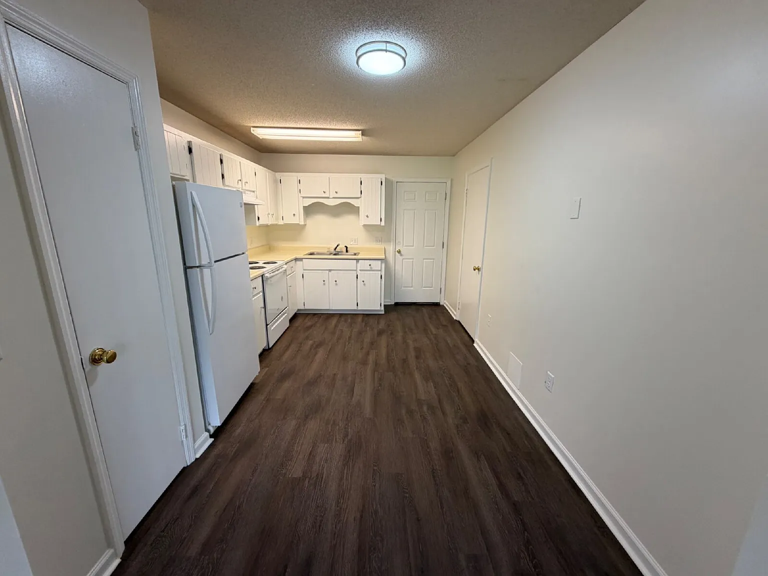 2 bed, 1.0 bath, $1,025 — Photo 3