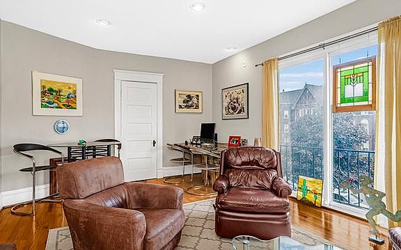 4th image of 433 Wisconsin Ave #2
