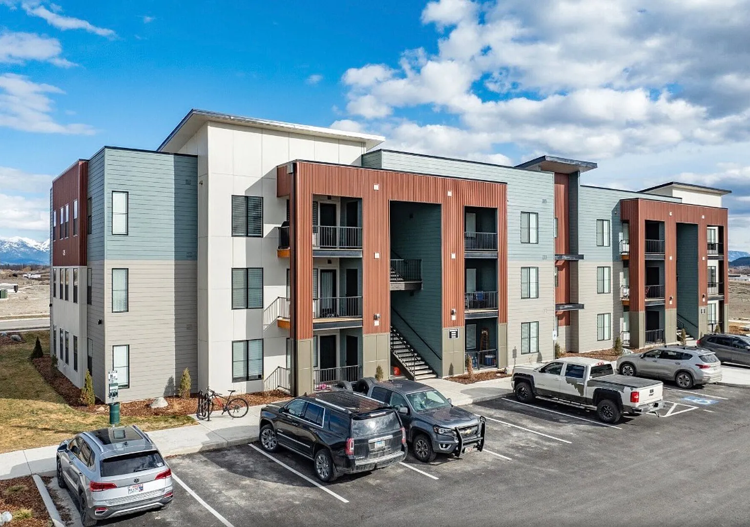 Jumbo 1 bed 1 bath Modern Apartment - 1017 sqft — Photo 2