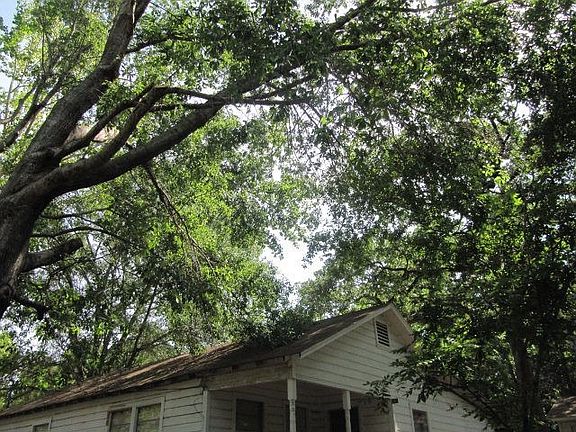 3rd image of 302 Parkcrest Dr