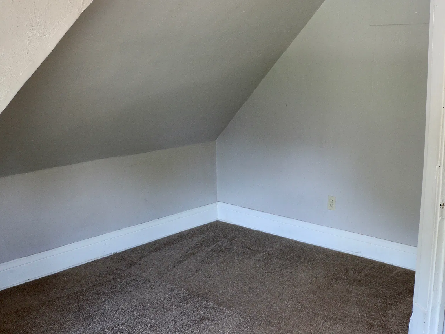 Studio, $750 — Photo 3