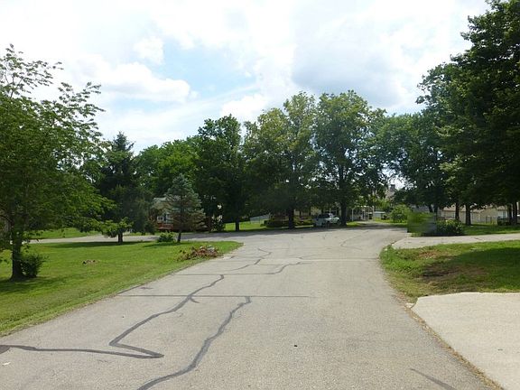 5th image of 104 Park Dr