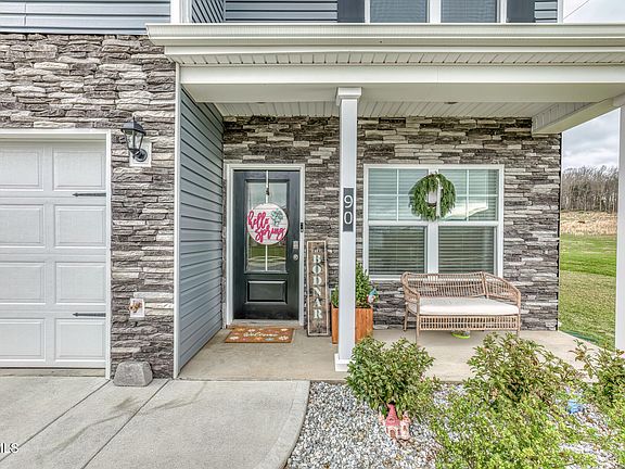 2nd image of 90 Thistle Dr