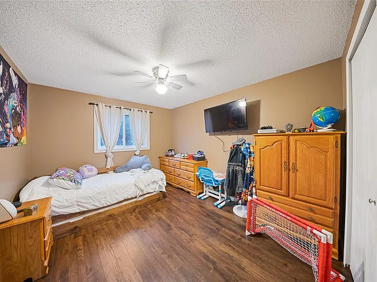 27 York Cres #17 — Photo 19