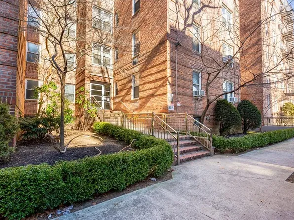 701 Gerald Court image 1 of 27