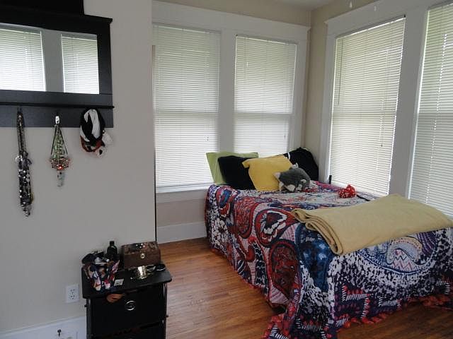 1st image of 3100 Vanderbilt Pl #2