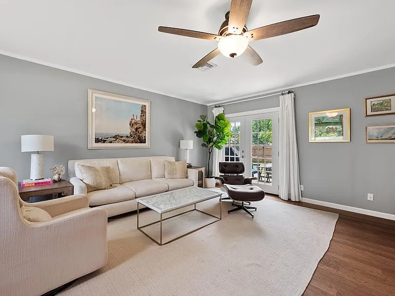 2609 Friar Tuck Ln — Photo 3