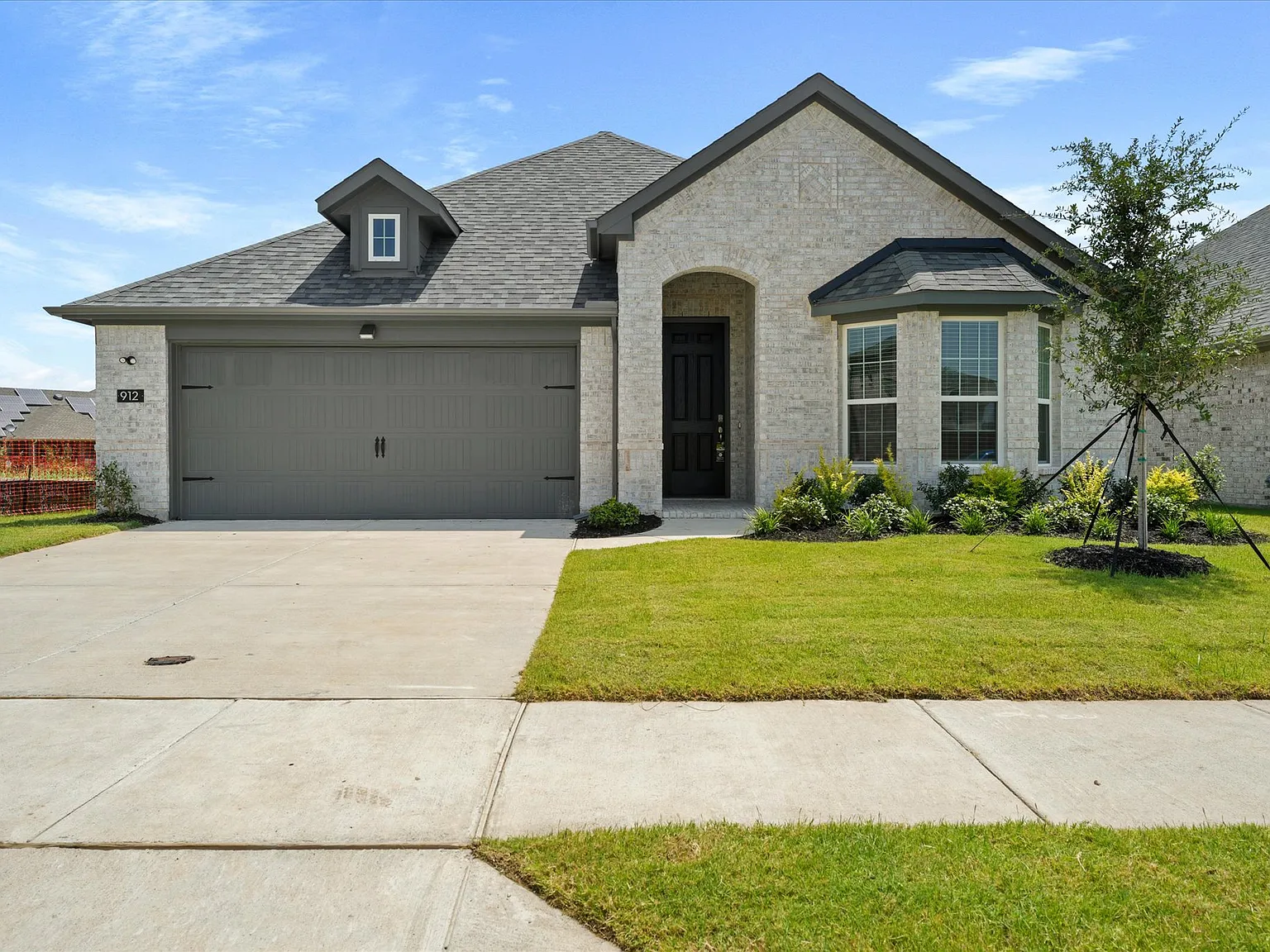 4 bed, 1988 sqft, $2,499 — Photo 1