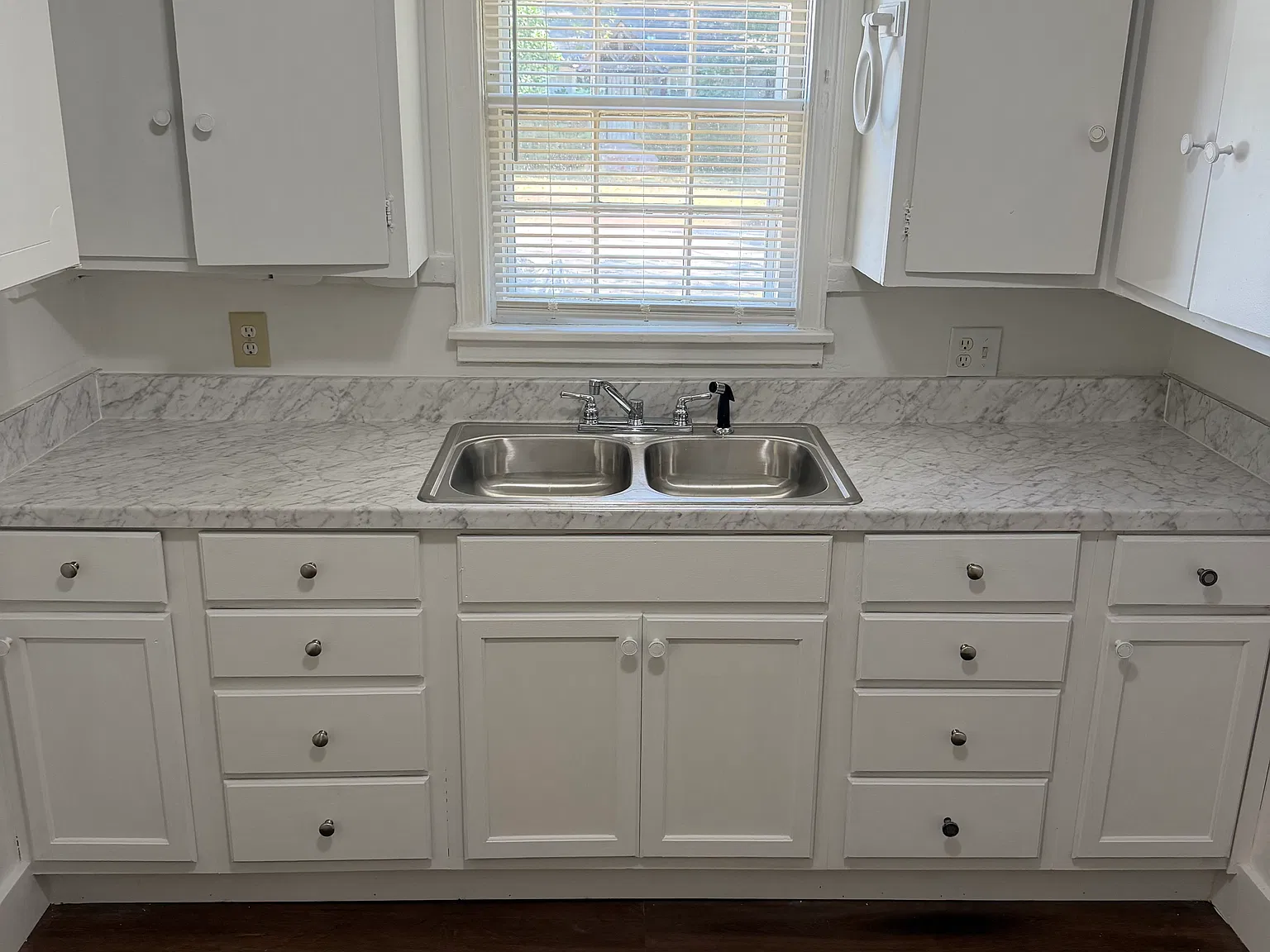 2 bed, 925 sqft, $1,433 — Photo 2