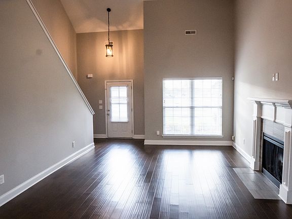 5th image of 307 Edna May Dr