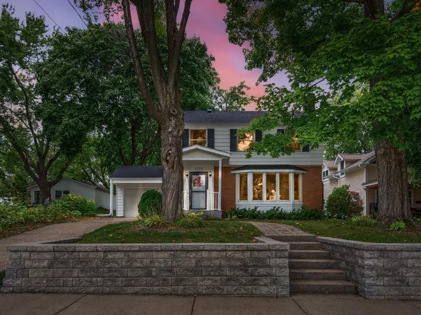 1216 1st St S, Stillwater, MN 55082