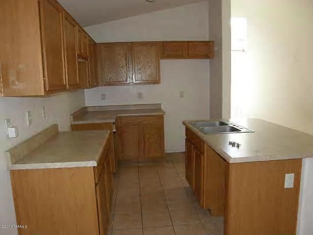 2nd image of 1993 E Calle Arroyo Lindo